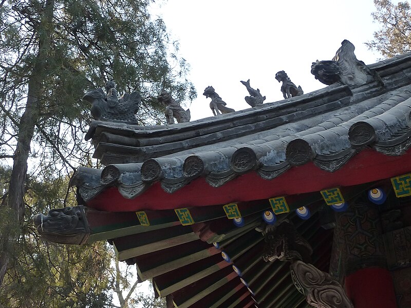 File:Yan Miao - Well in the Shabby Lane - roof gable detail - P1050382.JPG