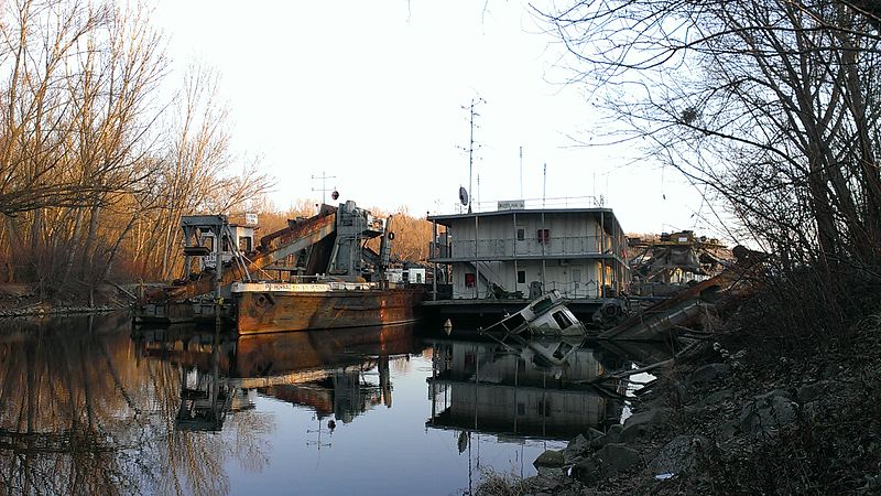 File:Zátišie s vrakmi - panoramio.jpg