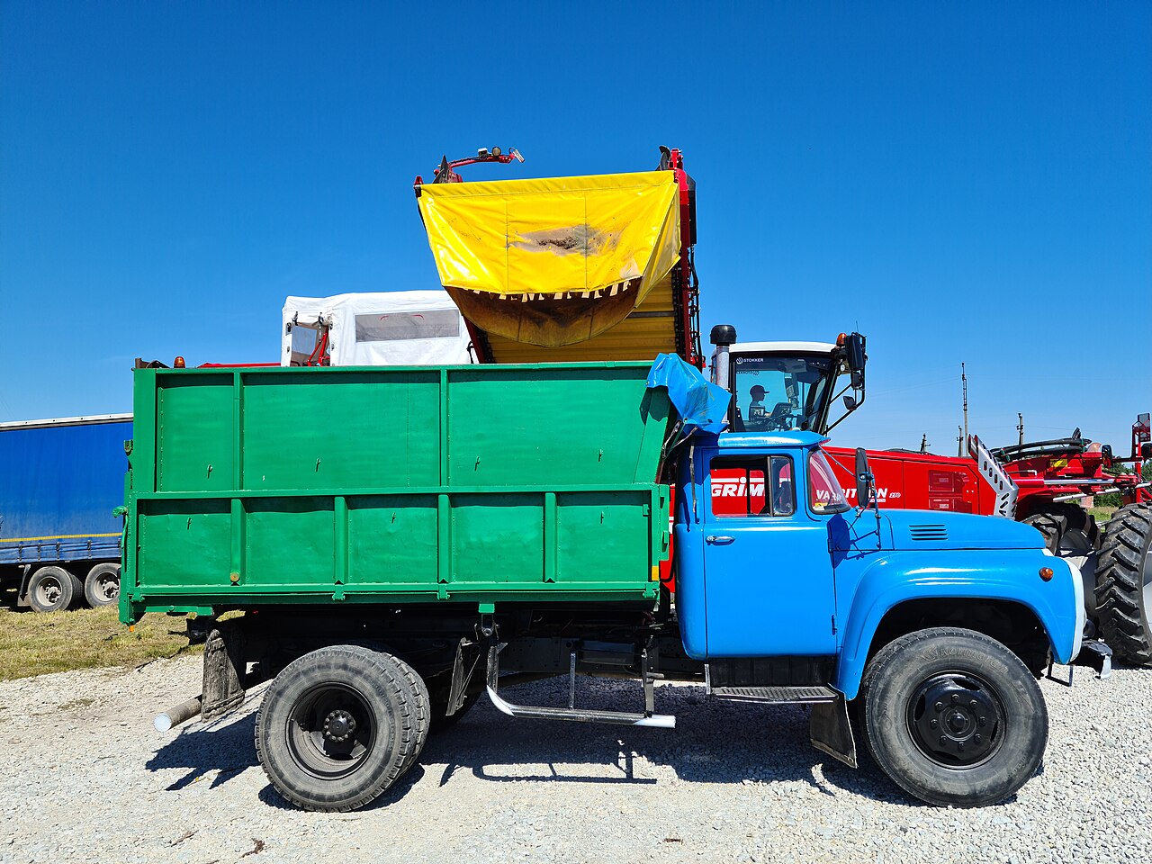 ZIL-130 camion 1280px-Zil130profile