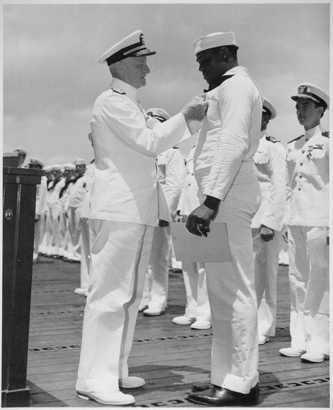 File:"Admiral C. W. Nimitz, CinCPac, pins Navy Cross on Doris Miller, at ceremony on board warship in Pearl Harbor, T. H.", 0 - NARA - 535857.tif