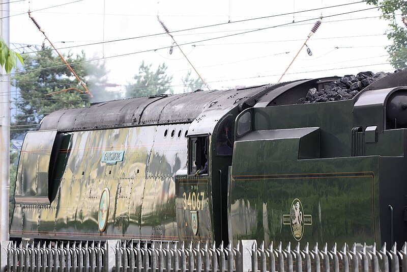 File:"Tangmere" Steam Train - Stevenage June 2009 (3665740499).jpg