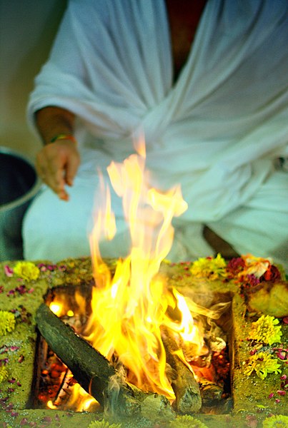 File:(A) Hindu puja, yajna, yagna, Havanam in progress.jpg