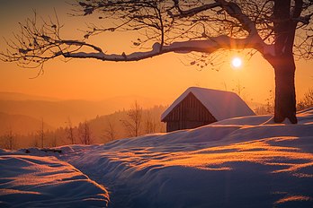 Manhã de inverno no Parque Nacional dos Cárpatos, região de Ivano-Frankivsk, Ucrânia. Criado em 3 de junho de 1980 para proteger as paisagens dos Cárpatos, ele é o primeiro e um dos maiores parques do país. Sua sede fica em Yaremche. (definição 4 000 × 2 666)