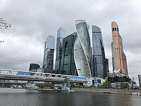Вид на діловий центр Москва-Сіті з боку Москви-ріки.