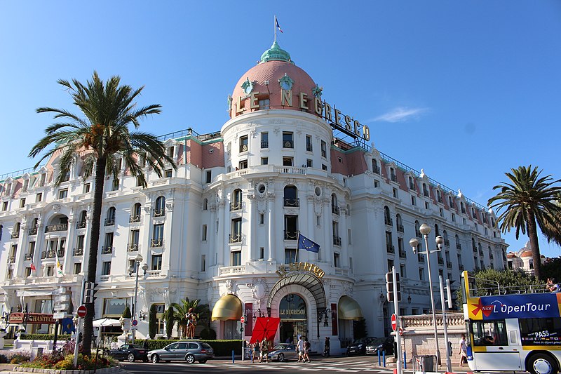 File:Ницца, вид на отель "Ле Негреско" с Английской набережной - panoramio.jpg