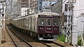 7001Fによる神戸本線の普通(2018年7月 神崎川駅)