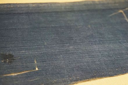 隋朝蓝绢片，新疆阿斯塔那墓地出土，中国丝绸博物馆馆藏。