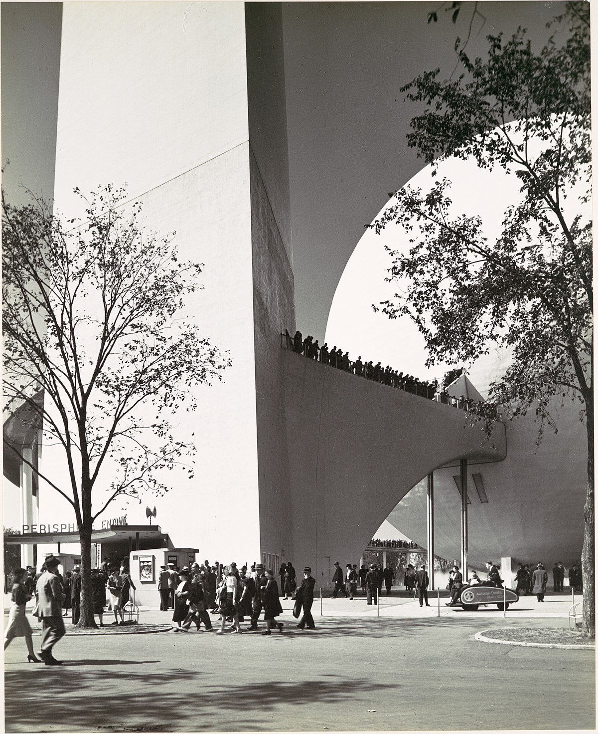 File 1939 New York World S Fair Entrance To Perisphere