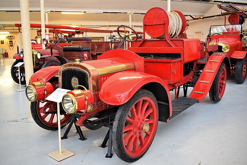 File:025-2016 10 30 14-27Musée du Sapeur Pompier, Vieux-Ferrette, autopompe Delahaye-Farcot 1911.jpg