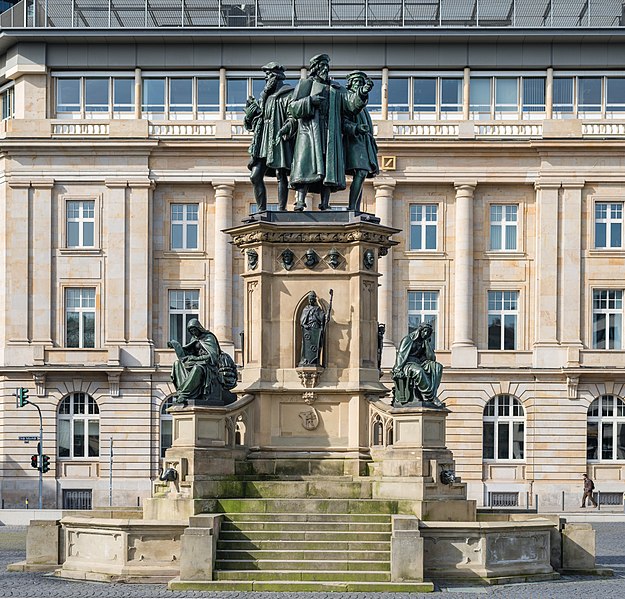 File:04-03-2015 Gutenberg-Denkmal Frankfurt Main 01.jpg