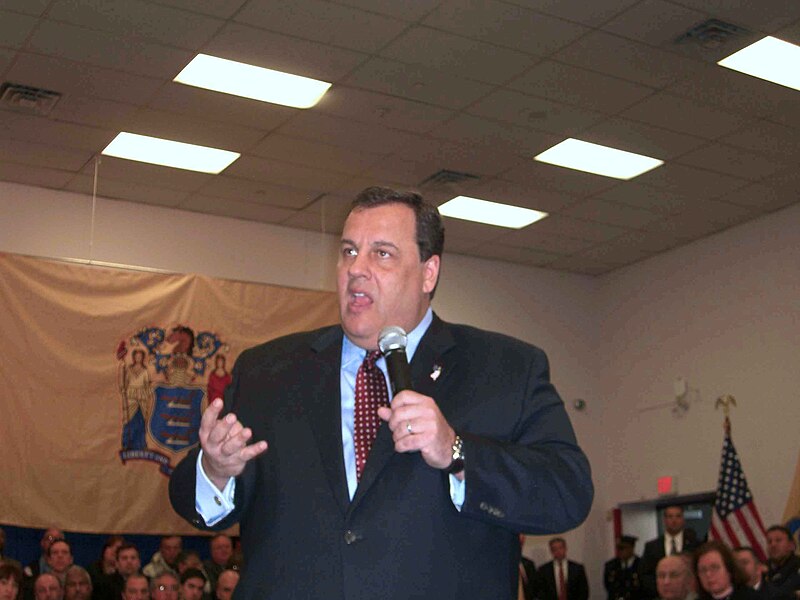 File:2.9.11ChrisChristieTownHallByLuigiNovi4.jpg