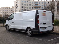 Rear view (from the left) of a white 2014 Renault Trafic III