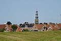 Zicht op de Grote kerk van Hindeloopen gezien vanuit het oosten