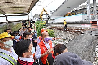 行政院长苏贞昌视察东部干线车站受损情况