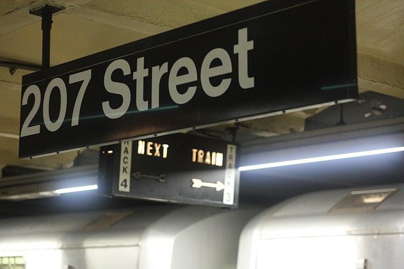 File:207 Street next train vc.jpg