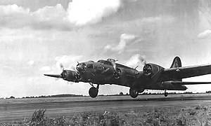 365th Pemboman Skuadron - B-17 Terbang Fortress.jpg