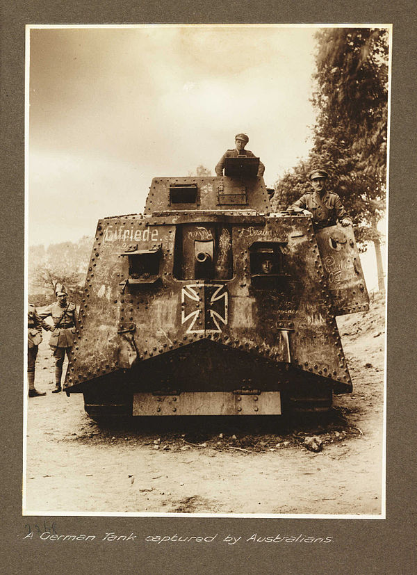 Первые танки германии. Немецкий танк а7v. Немецкий танк первой мировой войны a7v. Немецкий танк первой мировой а7v.
