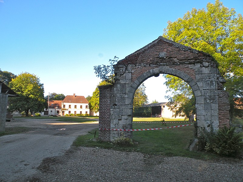 File:Abbaye de Marcheroux portail.JPG
