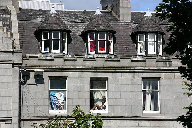 File:Aberdeen-182-Mann im Fenster-2009-gje.jpg