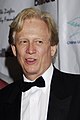 Bruce Davison interpreta Doug Hellman