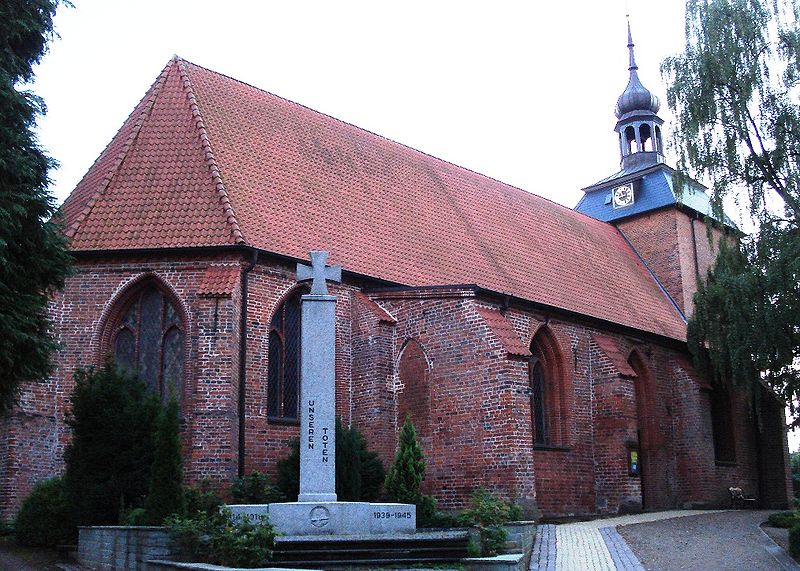 File:Ahrensboek - Marienkirche Ahrensbök O.JPG