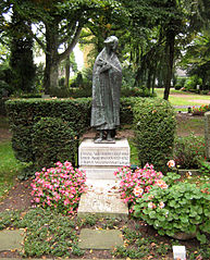 Grab von Familie Akkermann auf dem Hauptfriedhof Krefeld.