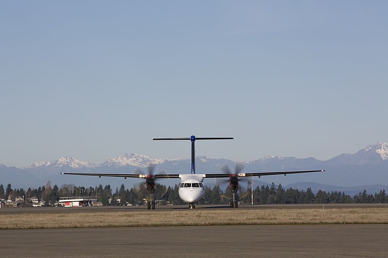 File:Alaska Dash 8 Q400 Broncos KSEA AVGeek (18570789510).jpg