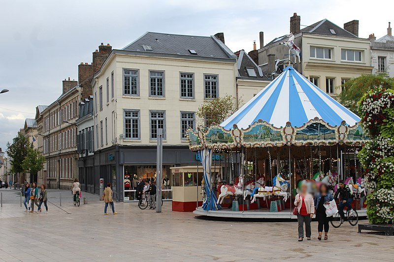 File:Amiens, carousel on the Place René Goblet.jpg