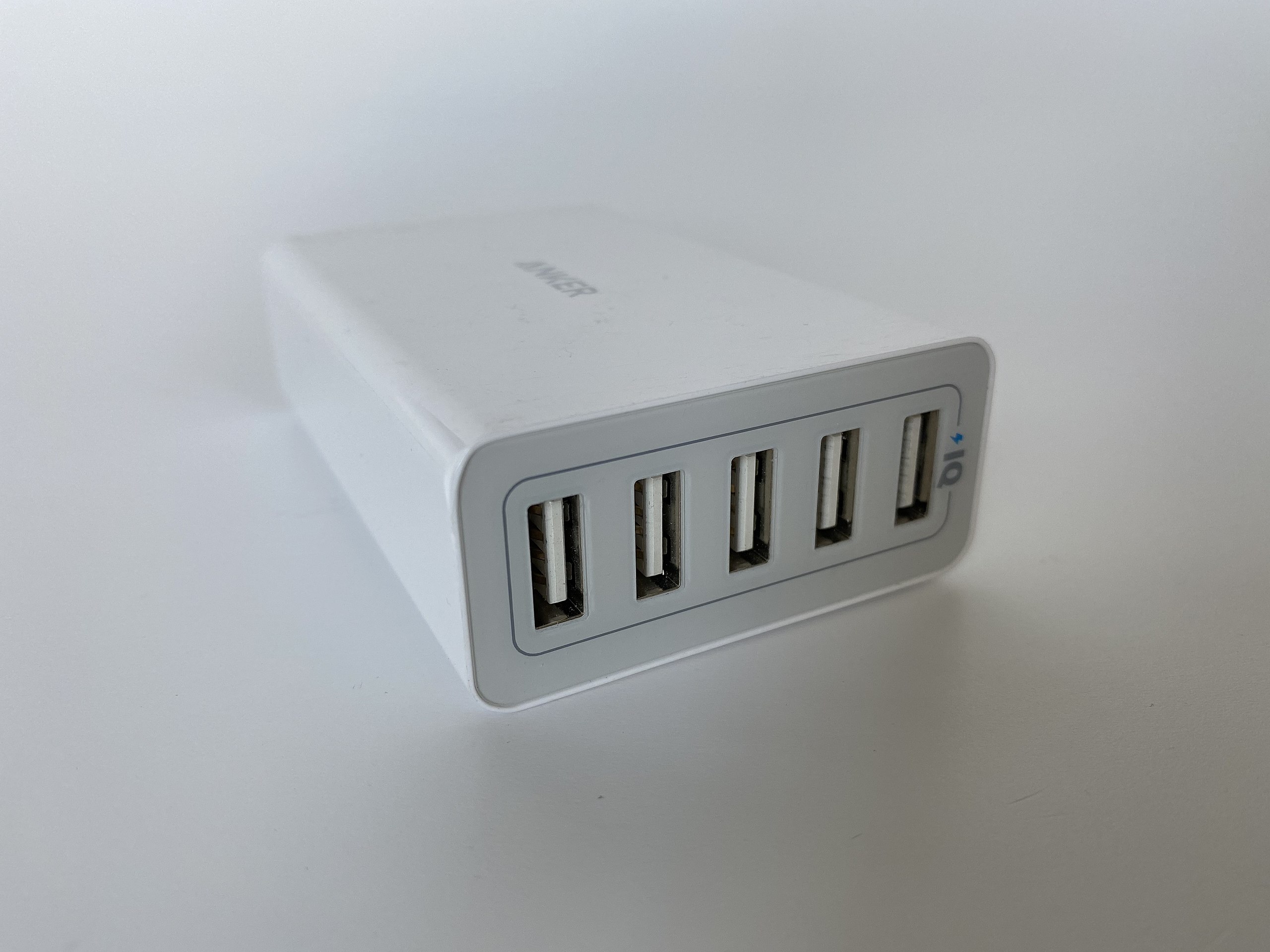 File:Anker-PowerPort-40W-5-Port-USB-Ladegeraet.2.jpg - Wikipedia