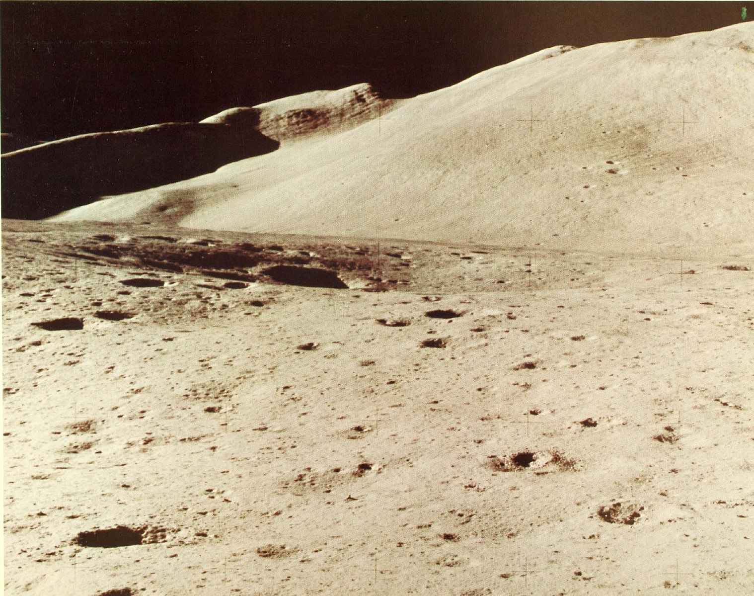 15 апреля луна. Apollo 15. Гора Хэдли Дельта на Луне. Луна 15 января 2008 года фото. Flickr Apollo 15.