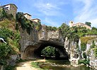 Arco scolpito dal fiume Nela, Puentedey, Orbaneja del Castillo, provincia di Burgos, Spain.jpg