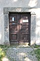 Detail dveří u kostela v Arnolticích u Bulovky.