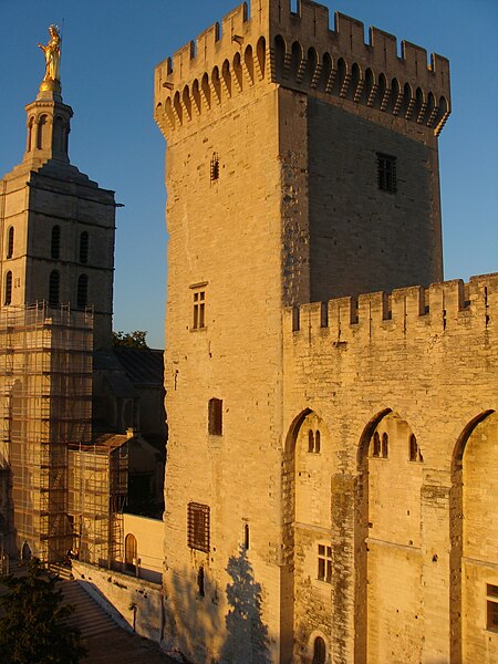File:Avignon - Palace des Papes - Tour de la Campane.JPG