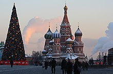 New Year tree on the Red Square. Moscow, Russia. Basilius-Kathedrale auf dem Roten Platz in Moskau 212 origWI.jpg