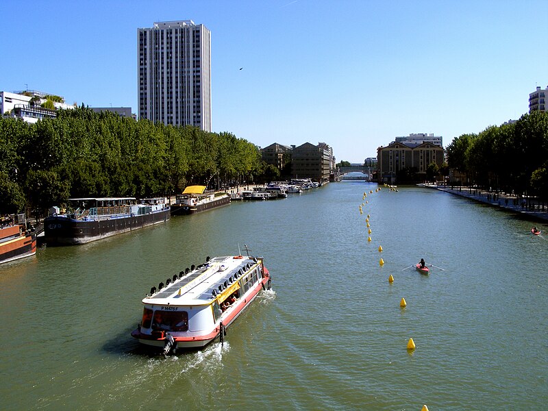 File:Bassin de la Vilette vers les anciens Magasins Généraux.jpg