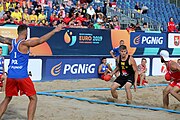 Deutsch: Beachhandball Europameisterschaften 2019 (Beach handball Euro); Tag 1: 2. Juli 2019 – Männer, Vorrunde Gruppe D, Polen-Schweden 2:1 (18:10, 15:9; 8:6) English: Beach handball Euro; Day 1: 2 July 2019 – Men Preliminary Round Group D – Poland-Sweden 2:1 (18:10, 15:9; 8:6)