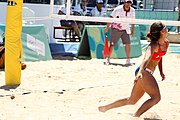 Deutsch: Beachvolleyball bei den Olympischen Jugendspielen 2018; Tag 9, 15. Oktober 2018; Mädchen, Viertelfinale: Puerto Rico-Russland 0–2 (12–21/10–21) English: Beach volleyball at the 2018 Summer Youth Olympics at 15 October 2018 – Girls Quarterfinals: Puerto Rico-Russia 0–2 (12–21/10–21)