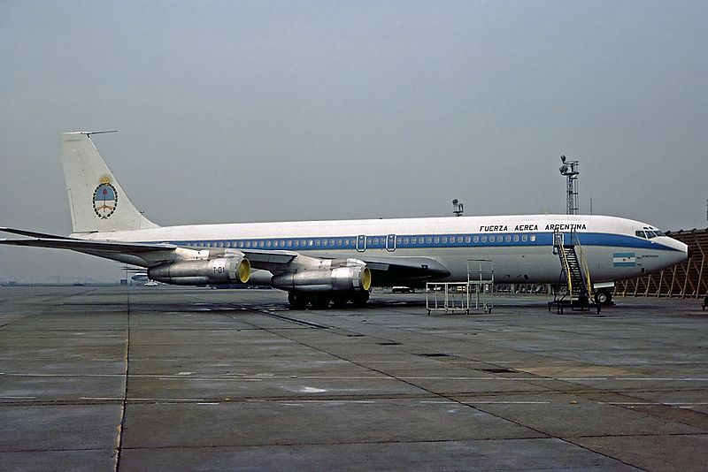 Archivo:Boeing 707-387B, Argentina - Air Force AN1846828.jpg