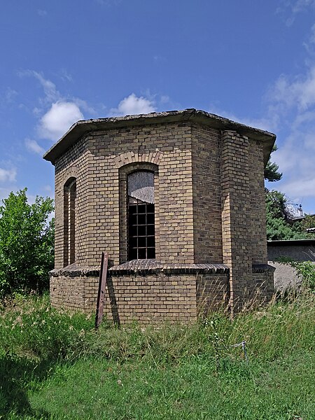 File:Boitzenburger Land Hassleben Rest Wasserturm.jpg