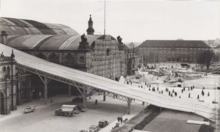 Der Hauptbahnhof nach dem Luftangriff vom 4. Juni 1942, getarnt mit einer Straßenattrappe