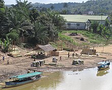 Inland harbour on Riaila river in Brickaville BrickavilleFluss1.jpg