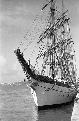 Bundesarchiv B 145 Bild-F018204-0003, Lissabon, Segelschulschiff "Gorch Fock".jpg
