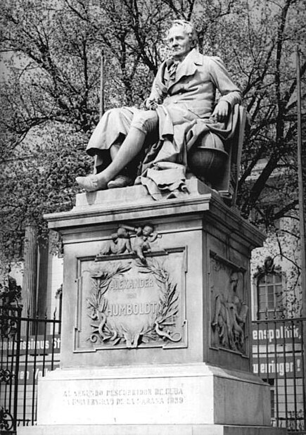 File:Bundesarchiv Bild 183-14308-0002, Berlin, Denkmal Alexander von Humboldt.jpg