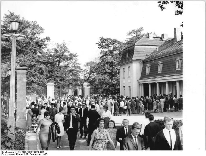 File:Bundesarchiv Bild 183-D0927-0018-001, Berlin, Tierpark, Eingang.jpg