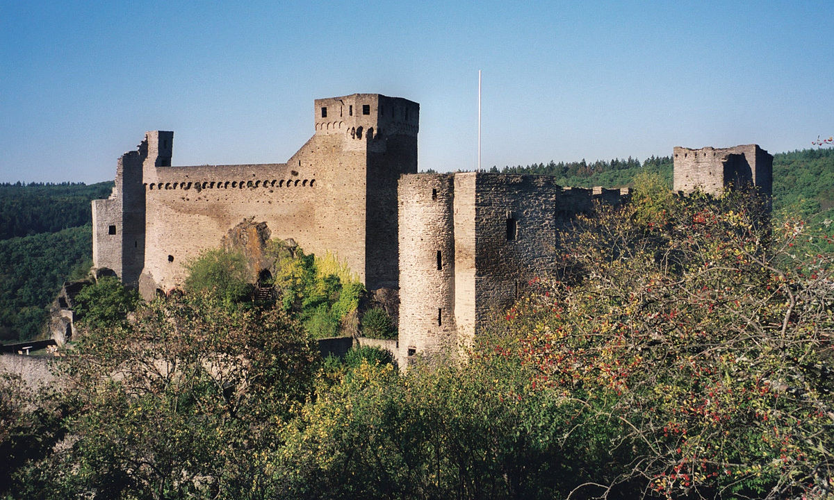 ファイル:Burg-Hohenstein-JR-F23-B8-2003-09-20.jpg - Wikipedia