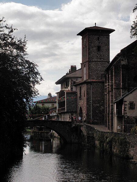 File:CItadelle de Saint Jean Pied de Port.jpg