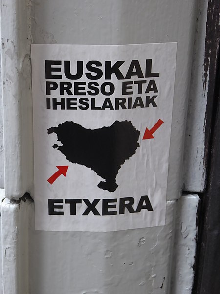 File:Calle Atxuri, Bilbao, May 2019 (02).jpg