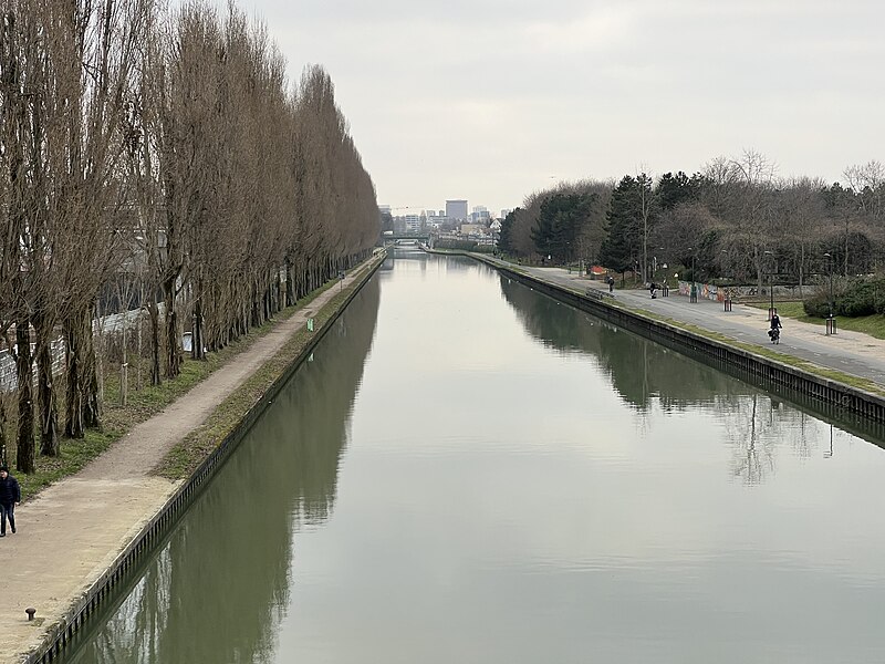 File:Canal Ourcq vu depuis Passerelle Pierre Simon Girard - Bobigny (FR93) - 2022-01-28 - 2.jpg