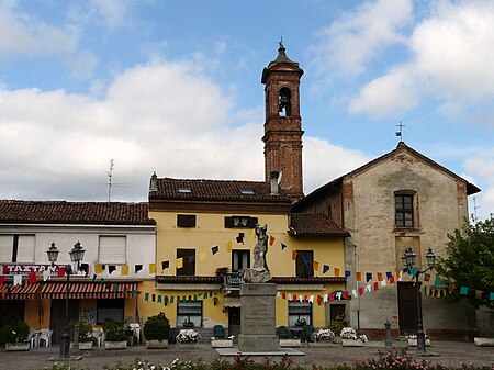 Castelspina-piazza principale2.jpg