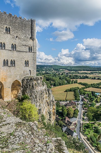 File:Castle of Beynac 17.jpg